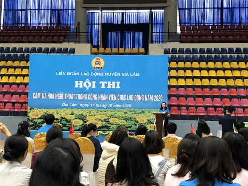 Tham dự Hội thi cắm tỉa hoa, nghệ thuật trong công nhân viên chức lao động huyện Gia Lâm năm 2020
